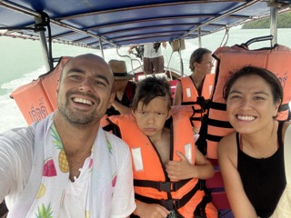 Happy family :P Phuke, Chai Travel Boat 